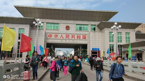 东兴口岸去越南要什么证件?(东兴口岸过境收费)-图3 东兴口岸去越南要什么证件?(东兴口岸过境收费)-图3