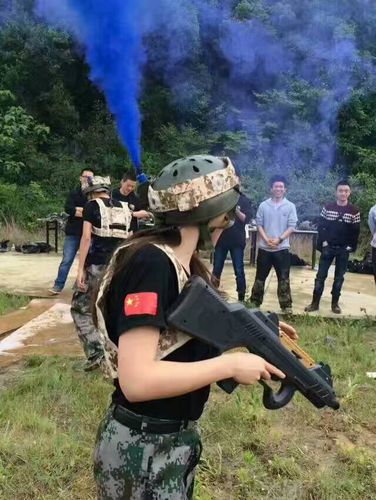 想打野战玩真人CS，广州天河有打彩弹的地方？(广州真人cs收费)