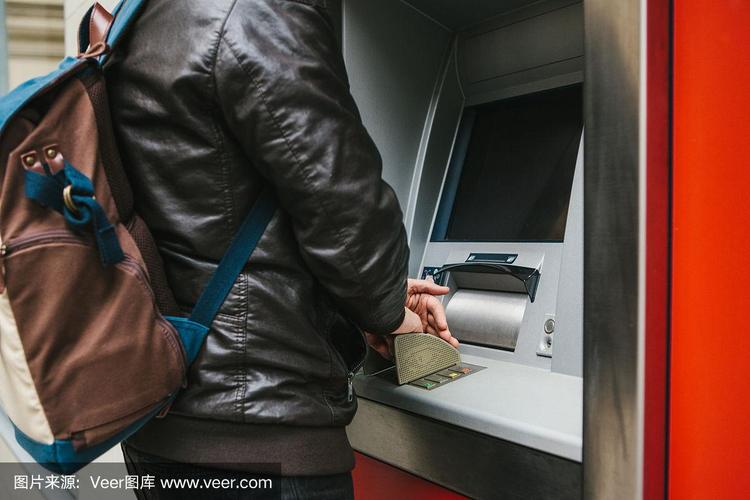 银行卡一天在柜台取4万,atm机取2万可以吗?(柜台收费机)-图2 银行卡一天在柜台取4万,atm机取2万可以吗?(柜台收费机)-图2