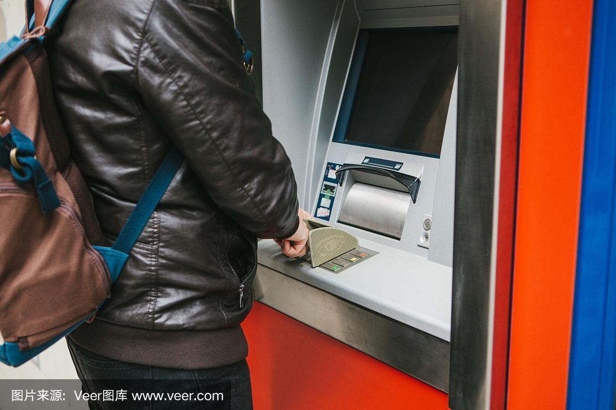 银行卡一天在柜台取4万,atm机取2万可以吗?(柜台收费机)-图3 银行卡一天在柜台取4万,atm机取2万可以吗?(柜台收费机)-图3