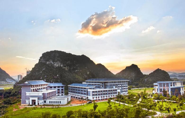 桂林首附中学怎么样？(桂林南洲岛收费)