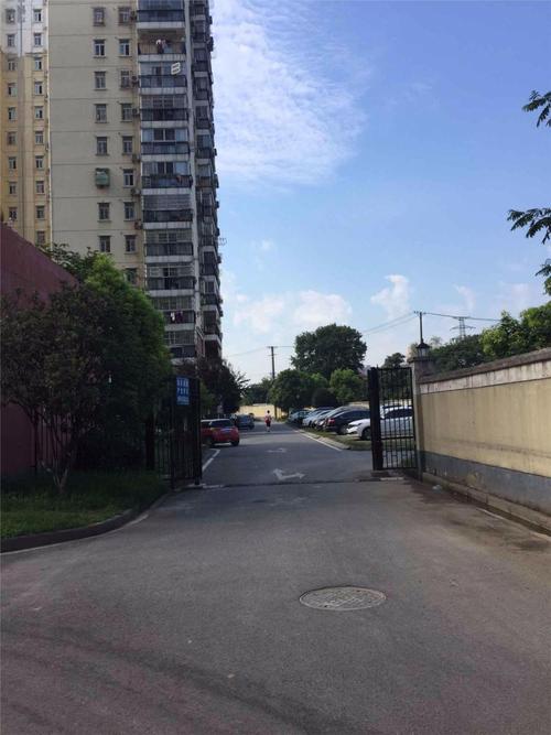 东方雅园1号楼是住宅吗？(华师大附近停车收费)