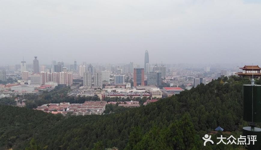 济南英雄山哪个停车场好停车？(济南英雄山收费吧)