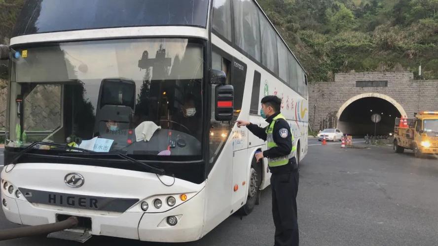 56座大客车高速公路怎么收费?(包大巴怎么收费标准)-图3 56座大客车高速公路怎么收费?(包大巴怎么收费标准)-图3