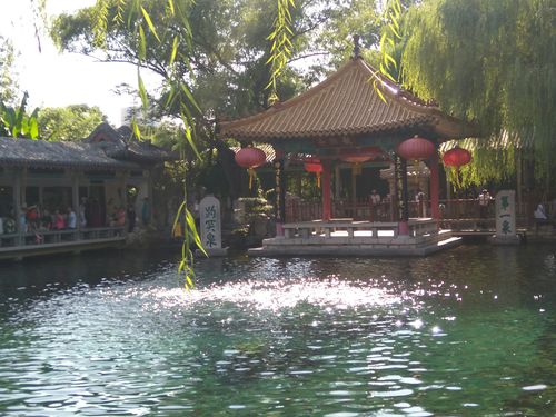 自驾游大明湖和趵突泉如何停车?(趵突泉停车场怎么收费)-图3 自驾游大明湖和趵突泉如何停车?(趵突泉停车场怎么收费)-图3