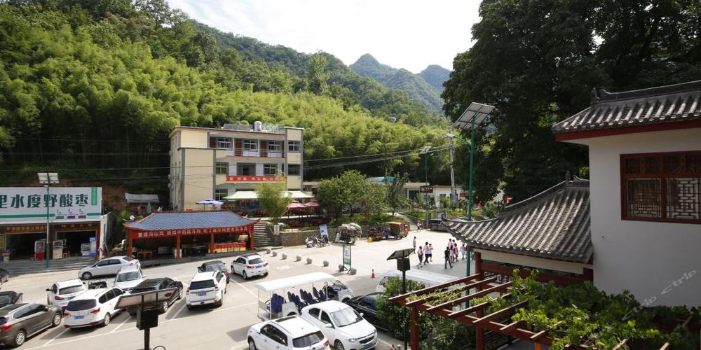 栾川到庙子镇的龙峪湾景区有多远？(栾川庄子村农家乐收费)