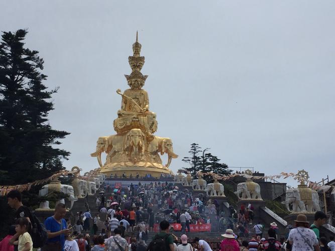 徒步爬峨眉山到金顶需要买门票吗?(峨眉山万年寺收费吗)-图2 徒步爬峨眉山到金顶需要买门票吗?(峨眉山万年寺收费吗)-图2
