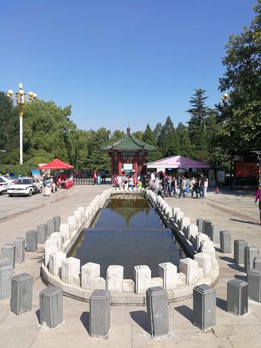 章丘百脉泉公园2023过年免票吗？(章丘百脉泉公园停车场收费吗)