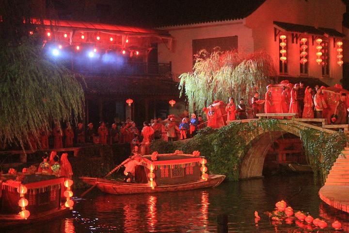 周庄夜晚水上表演时间?(周庄四季周庄演出收费吗)-图3 周庄夜晚水上表演时间?(周庄四季周庄演出收费吗)-图3