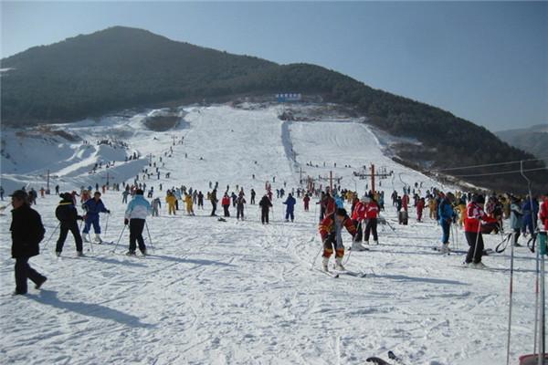 兴隆山滑雪场门票?(兴隆山滑雪场收费)-图2 兴隆山滑雪场门票?(兴隆山滑雪场收费)-图2