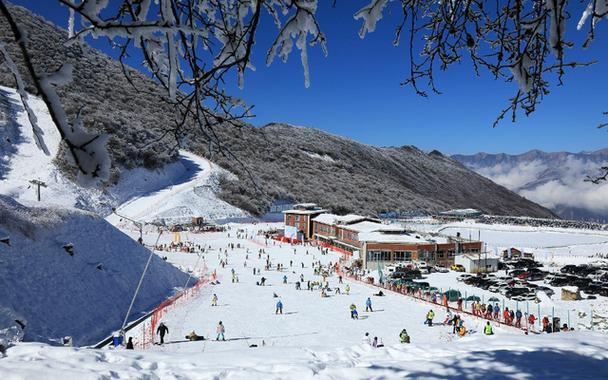 西岭雪山滑雪小孩半价吗?(滑雪场小孩收费吗)-图3 西岭雪山滑雪小孩半价吗?(滑雪场小孩收费吗)-图3