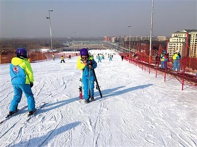 北京大兴公园有哪些？(龙熙滑雪场小孩收费吗)