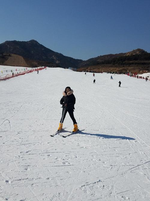月季山滑雪场门票？(月季山滑雪场收费情况)