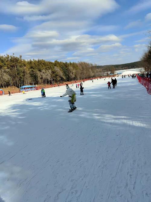 绥化到伊春沿途景点?(铁力滑雪场怎么收费)-图2 绥化到伊春沿途景点?(铁力滑雪场怎么收费)-图2