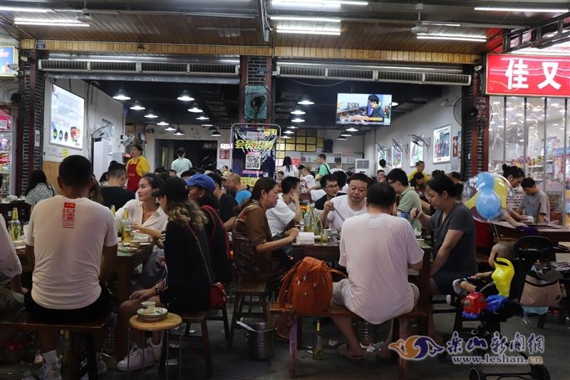 乐山张公桥好吃街哪家店最好吃？(五通客运码头停车场如何收费)-图3