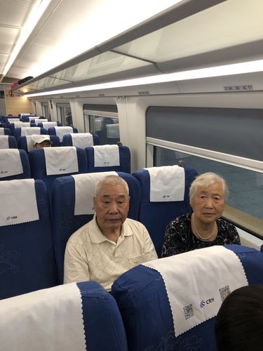 70岁以上的老人坐高铁要买票吗？(7岁坐高铁怎么收费)-图2