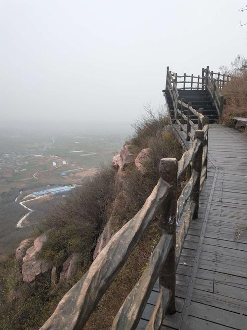 洛阳万安山要不要门票?(洛阳万安山山顶公园收费么)-图2 洛阳万安山要不要门票?(洛阳万安山山顶公园收费么)-图2