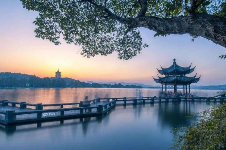 杭州西湖们票大概要多少钱一张?(杭州吴山景区收费吗)-图3 杭州西湖们票大概要多少钱一张?(杭州吴山景区收费吗)-图3