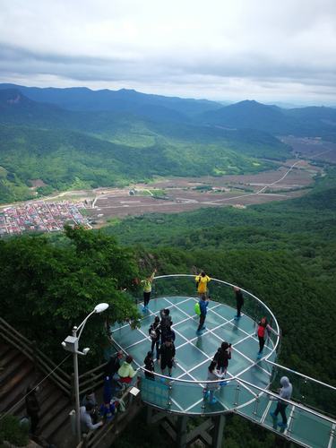哈尔滨周边想要爬山旅游哪里比较好？(帽儿山上面玻璃栈道收费嘛)