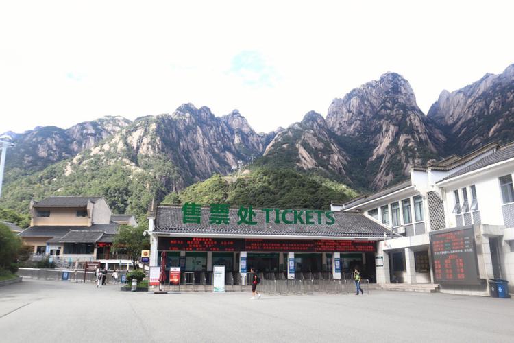 黄山南门北门相差多远？(黄山南门停车场怎么收费)-图2