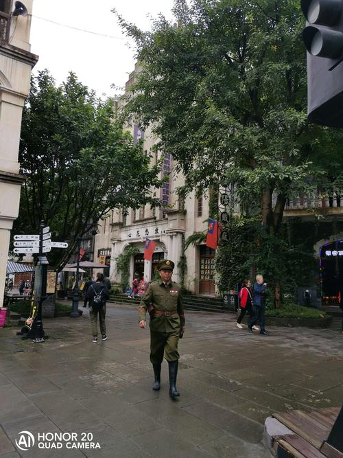 重庆轻轨15号线两江影视城站出口?(重庆两江影视城收费)-图2 重庆轻轨15号线两江影视城站出口?(重庆两江影视城收费)-图2