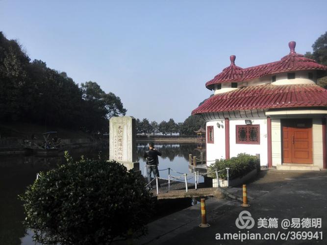 长沙出名的三座寺？(山鹰潭度假村收费标准)