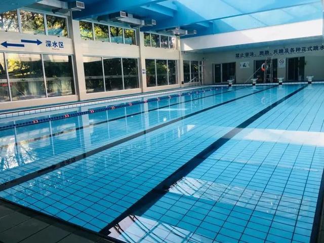 东方学院游泳馆开放时间?(东方宾馆游泳池收费)-图1 东方学院游泳馆开放时间?(东方宾馆游泳池收费)-图1
