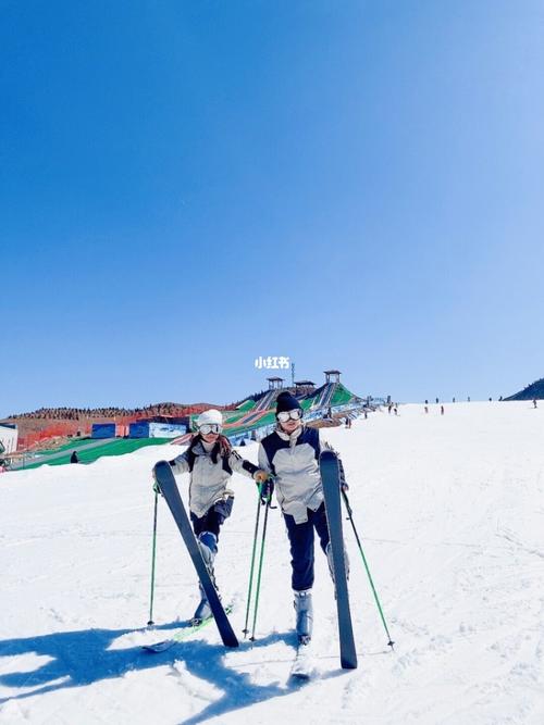 天湖滑雪场可以开车上去吗?(滑雪上山收费吗)-图2 天湖滑雪场可以开车上去吗?(滑雪上山收费吗)-图2