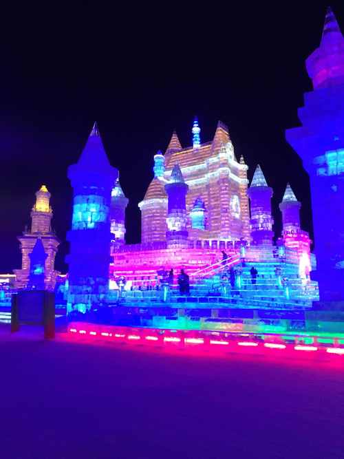 冰雪大世界的夜场票、大门票、日场票有什么区别?(冰雪大世界最坑的收费)-图2 冰雪大世界的夜场票、大门票、日场票有什么区别?(冰雪大世界最坑的收费)-图2