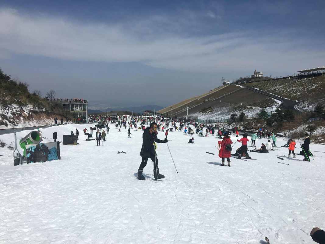 浙江有室内滑雪场吗?(江南天池滑雪场儿童什么收费)-图2 浙江有室内滑雪场吗?(江南天池滑雪场儿童什么收费)-图2