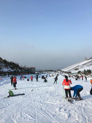 浙江有室内滑雪场吗?(江南天池滑雪场儿童什么收费)-图1 浙江有室内滑雪场吗?(江南天池滑雪场儿童什么收费)-图1