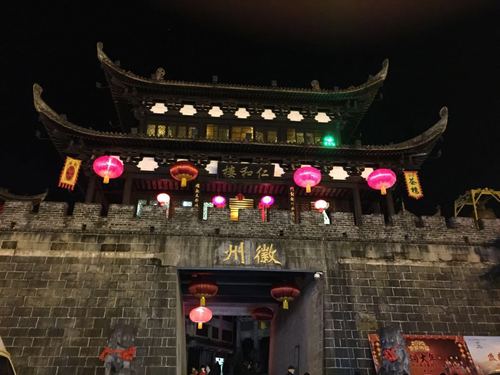 徽州古城营业时间晚上几点？(徽州古城收费时间)