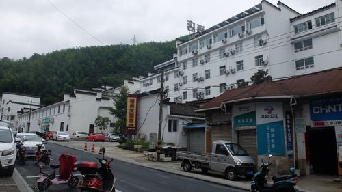 黄山汤口镇停车攻略?(汤口镇收费口叫什么)-图3 黄山汤口镇停车攻略?(汤口镇收费口叫什么)-图3