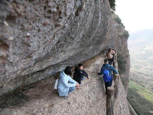 剑门关猿猱道和鸟道能一天走吗?(剑门关观景台要收费吗)-图2 剑门关猿猱道和鸟道能一天走吗?(剑门关观景台要收费吗)-图2