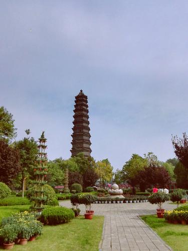 开封铁塔公园钓鱼要门票吗？(开封铁塔公园停车收费)