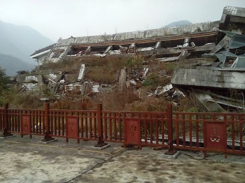 请问现在去北川地震遗址区!可以自己开车进入景区吗？(擂鼓地震博物馆收费吗)