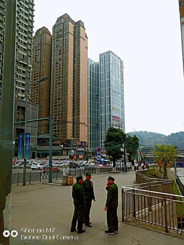 贵阳花果山小区占地面积多少亩？(海月广场停车场收费)