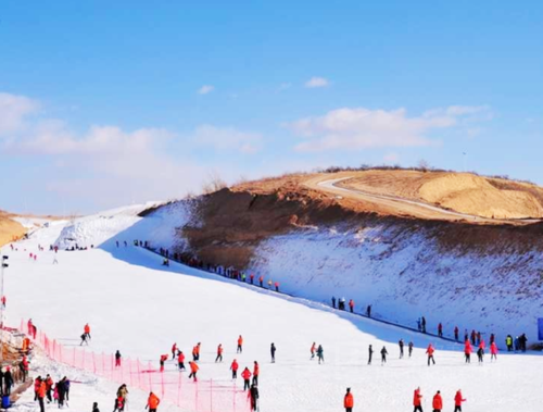 赤峰南山道谷滑雪场门票?(南山滑雪场收费)-图3 赤峰南山道谷滑雪场门票?(南山滑雪场收费)-图3