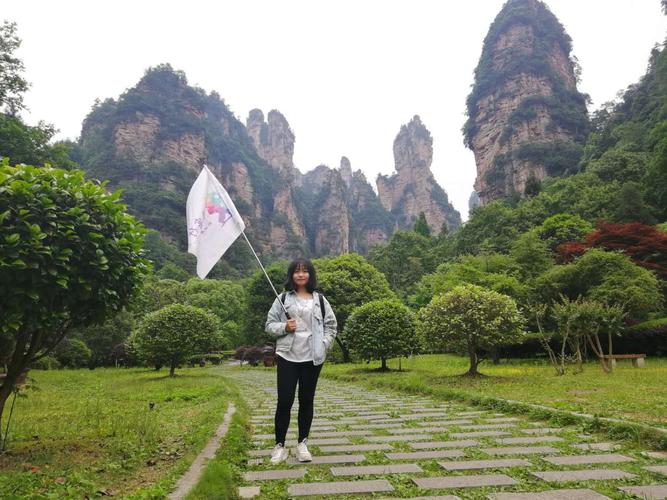 请问，张家界导游怎么收费？多少钱一天呢？(携程导游怎么收费)