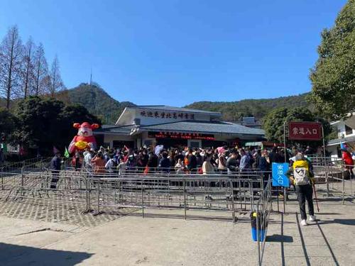 北高峰停车方便吗?(杭州北高峰停车收费)-图2 北高峰停车方便吗?(杭州北高峰停车收费)-图2