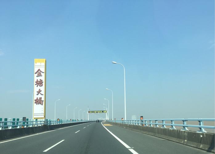 金塘大桥可以骑自行车走吗？(金塘大桥货车收费贵吗)