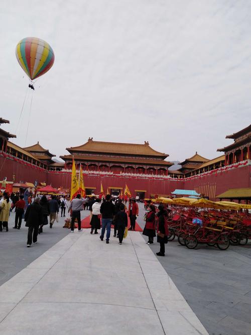 横店明清宫苑晚上几点开放？(明清宫苑停车场收费吗)-图2