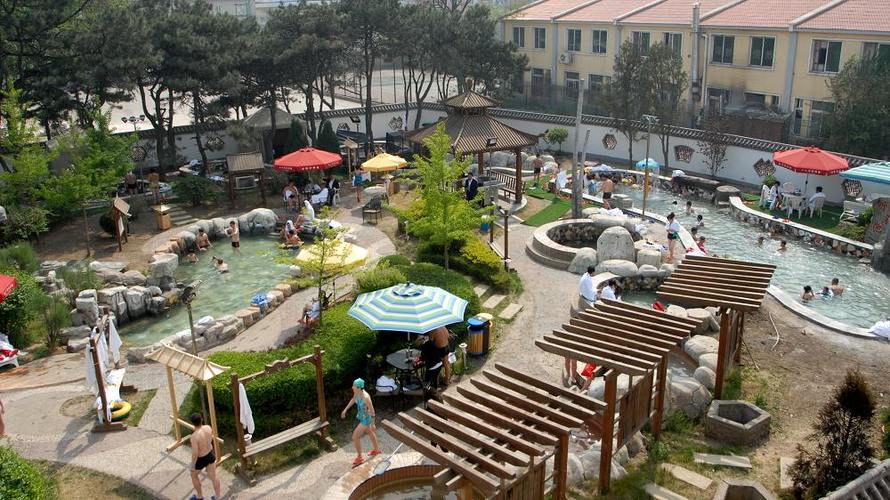 兴城温泉酒店什么那个好，带住宿的？(水调歌头酒店收费)
