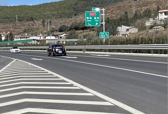新昆楚大高速过路费多少?(大理到楚雄几个收费站)-图1 新昆楚大高速过路费多少?(大理到楚雄几个收费站)-图1