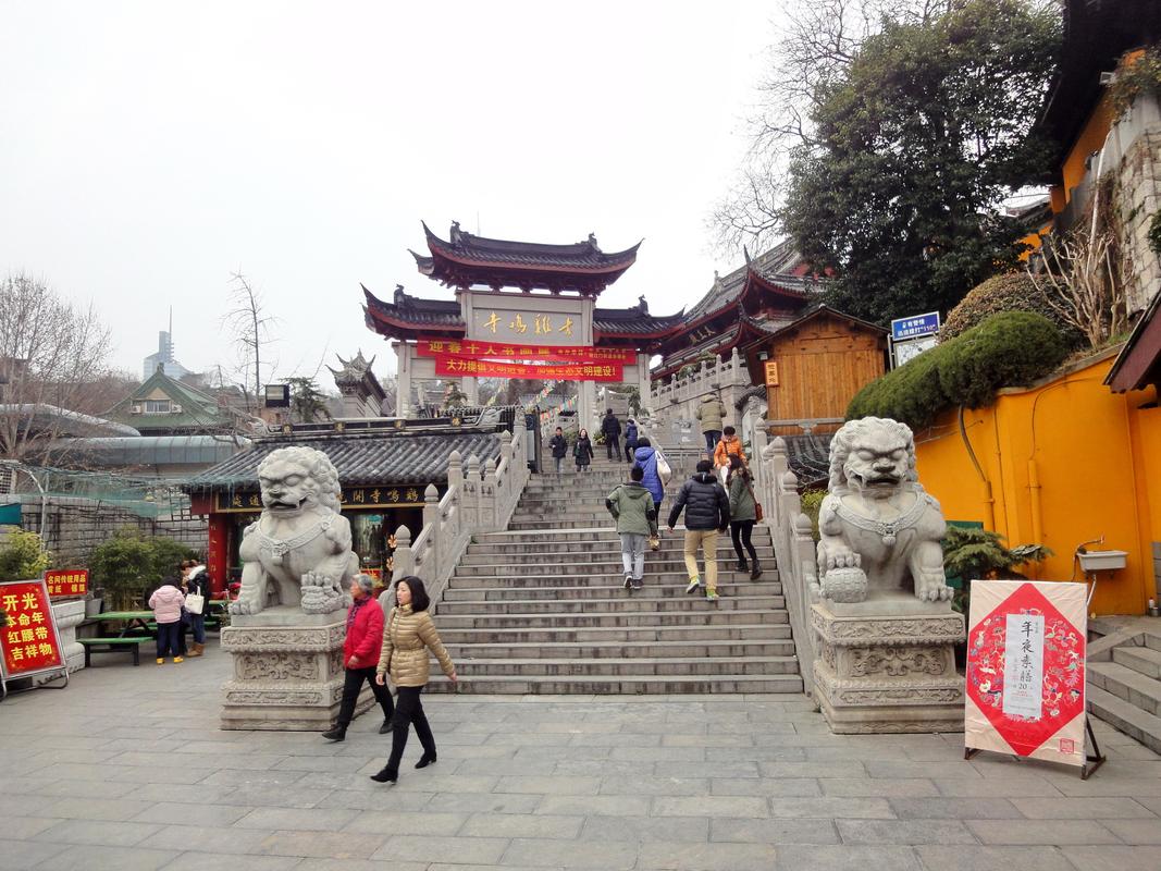 鸡鸣寺好玩吗?进去逛一圈要多久?(南京鸡鸣寺收费的香)-图2 鸡鸣寺好玩吗?进去逛一圈要多久?(南京鸡鸣寺收费的香)-图2