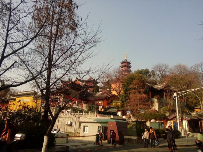 鸡鸣寺好玩吗?进去逛一圈要多久?(南京鸡鸣寺收费的香)-图3 鸡鸣寺好玩吗?进去逛一圈要多久?(南京鸡鸣寺收费的香)-图3