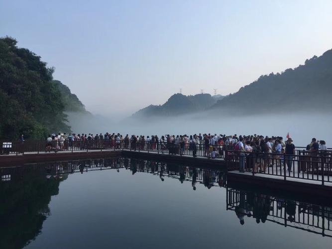 凤凰和东江湖哪里好玩?(东江湖观雾栈道收费吗)-图3 凤凰和东江湖哪里好玩?(东江湖观雾栈道收费吗)-图3