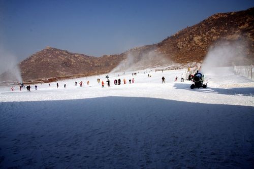滕州滑雪场哪个最好玩?(莲青山滑雪场收费项目)-图3 滕州滑雪场哪个最好玩?(莲青山滑雪场收费项目)-图3