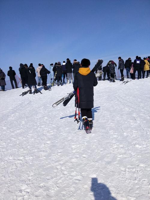 乌鲁木齐旅游的好地方?(乌鲁木齐维斯特滑雪场收费)-图3 乌鲁木齐旅游的好地方?(乌鲁木齐维斯特滑雪场收费)-图3