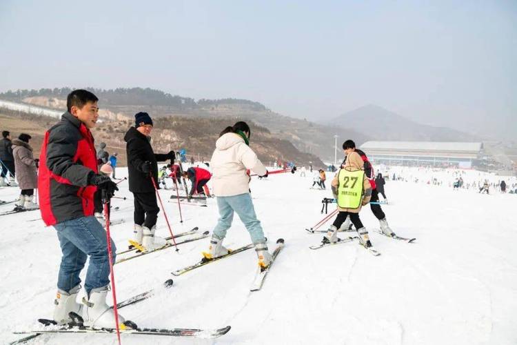 世纪园和卧龙山滑雪场哪个好?(济南世纪园滑雪场收费)-图3 世纪园和卧龙山滑雪场哪个好?(济南世纪园滑雪场收费)-图3